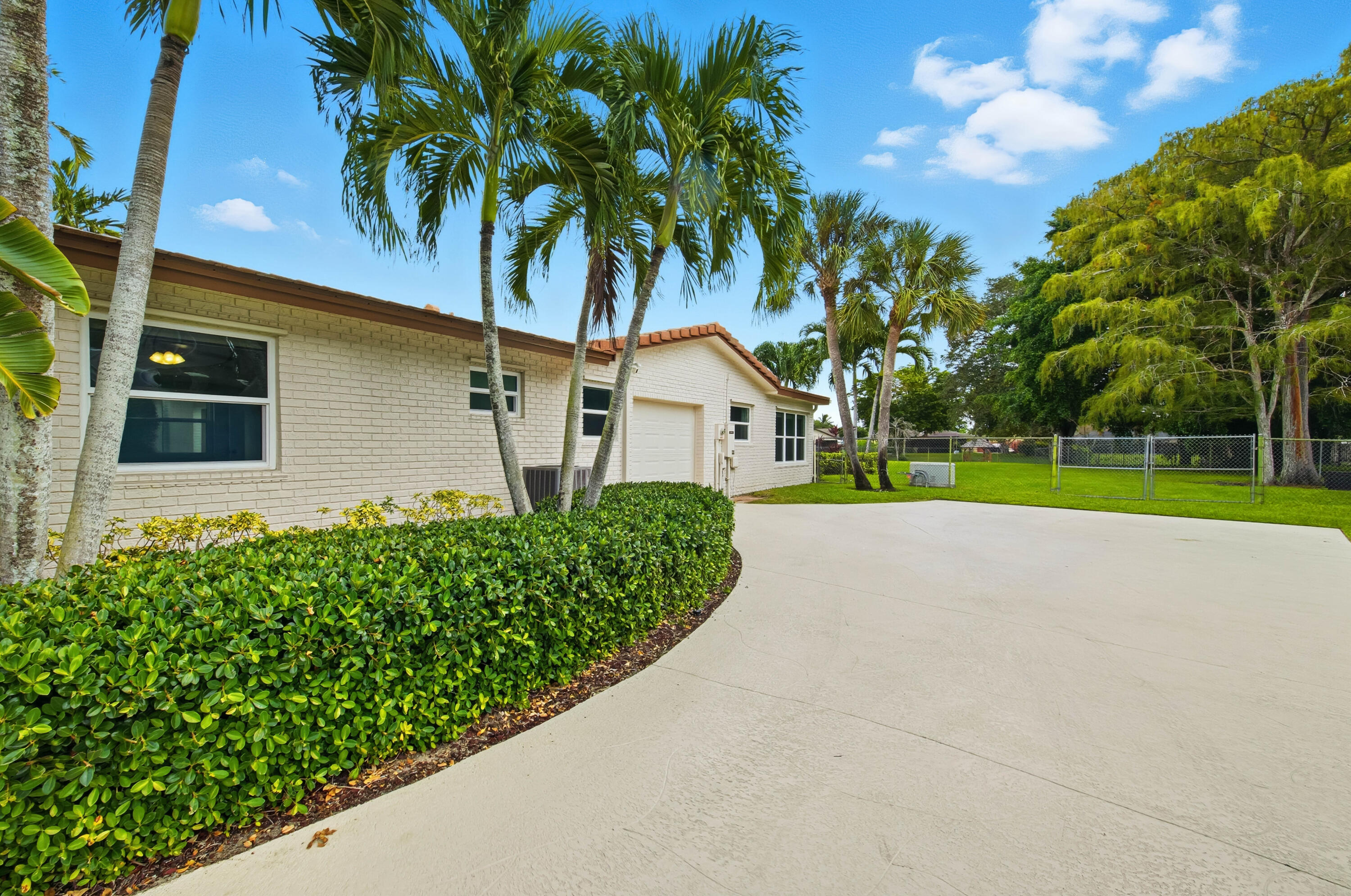 Royal Palm Beach, Florida, 33411, United States, 3 Bedrooms Bedrooms, ,3 BathroomsBathrooms,Residential,For Sale,1970121
