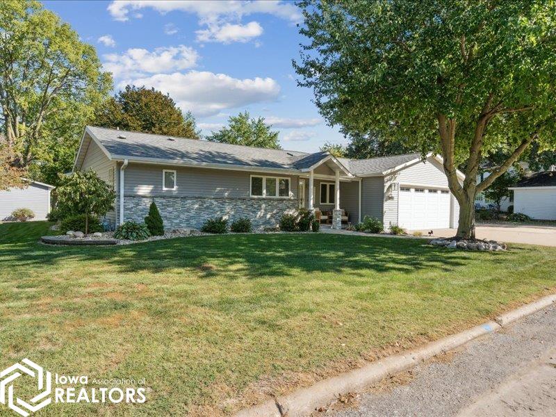 Burlington, Iowa, 52601, United States, 3 Bedrooms Bedrooms, ,3 BathroomsBathrooms,Residential,For Sale,1980074