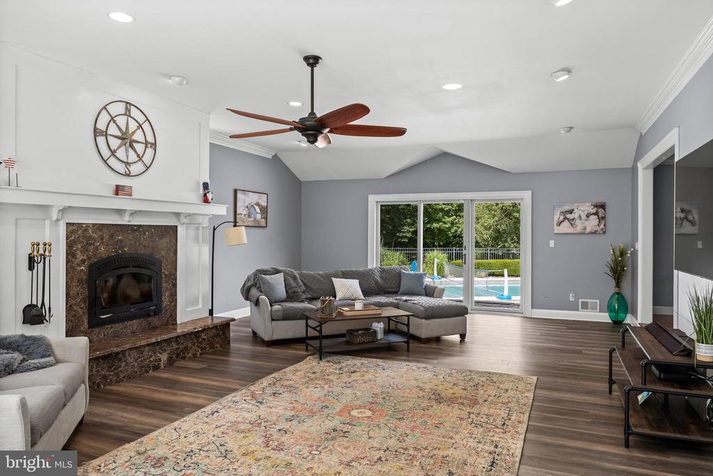 Cream Ridge, New Jersey, 08514, United States, 4 Bedrooms Bedrooms, ,3 BathroomsBathrooms,Residential,For Sale,1902972