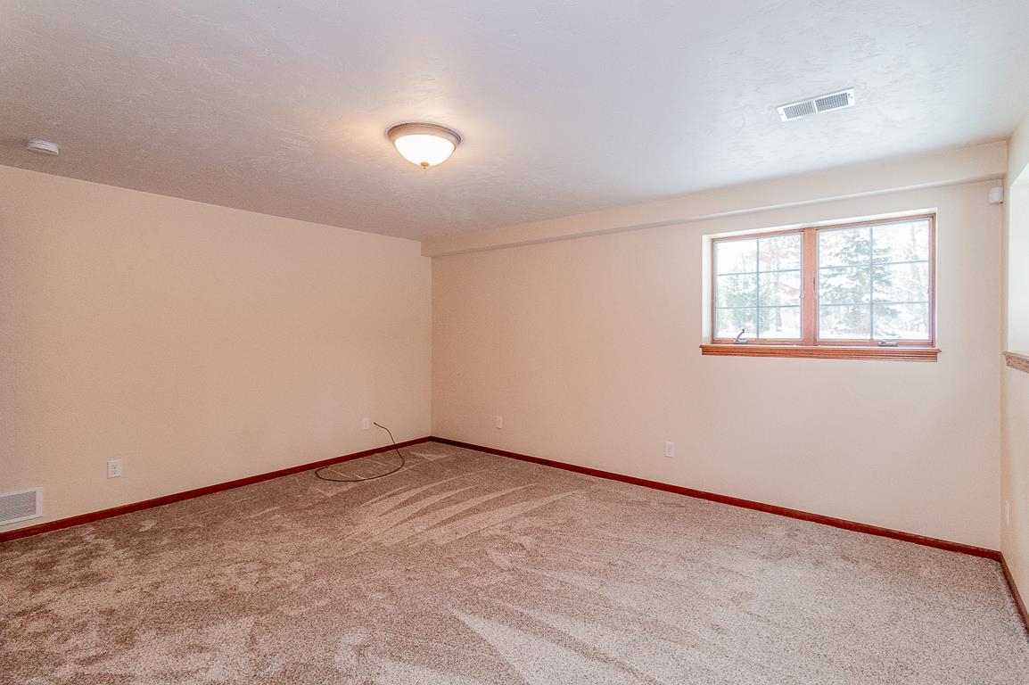 New London, Wisconsin, 54961-8857, United States, 4 Bedrooms Bedrooms, ,4 BathroomsBathrooms,Residential,For Sale,2001494