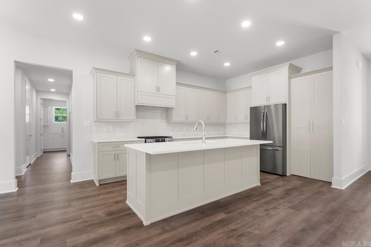 Benton, Arkansas, 72019, United States, 5 Bedrooms Bedrooms, ,4 BathroomsBathrooms,Residential,For Sale,1998689