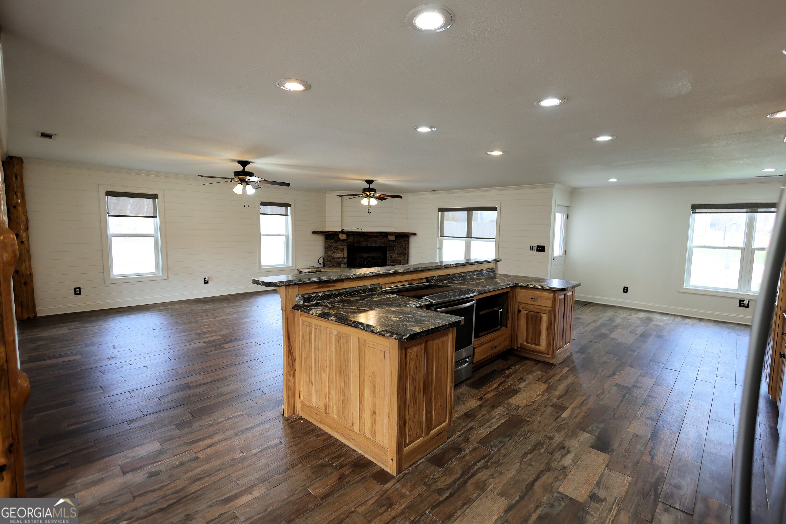 Tiger, Georgia, 30576, United States, 4 Bedrooms Bedrooms, ,3 BathroomsBathrooms,Residential,For Sale,1859073