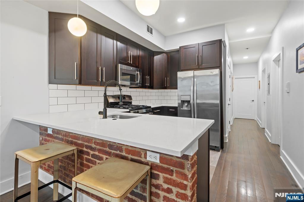 Jersey City, New Jersey, 07307, United States, 3 Bedrooms Bedrooms, ,2 BathroomsBathrooms,Residential,For Sale,1918659