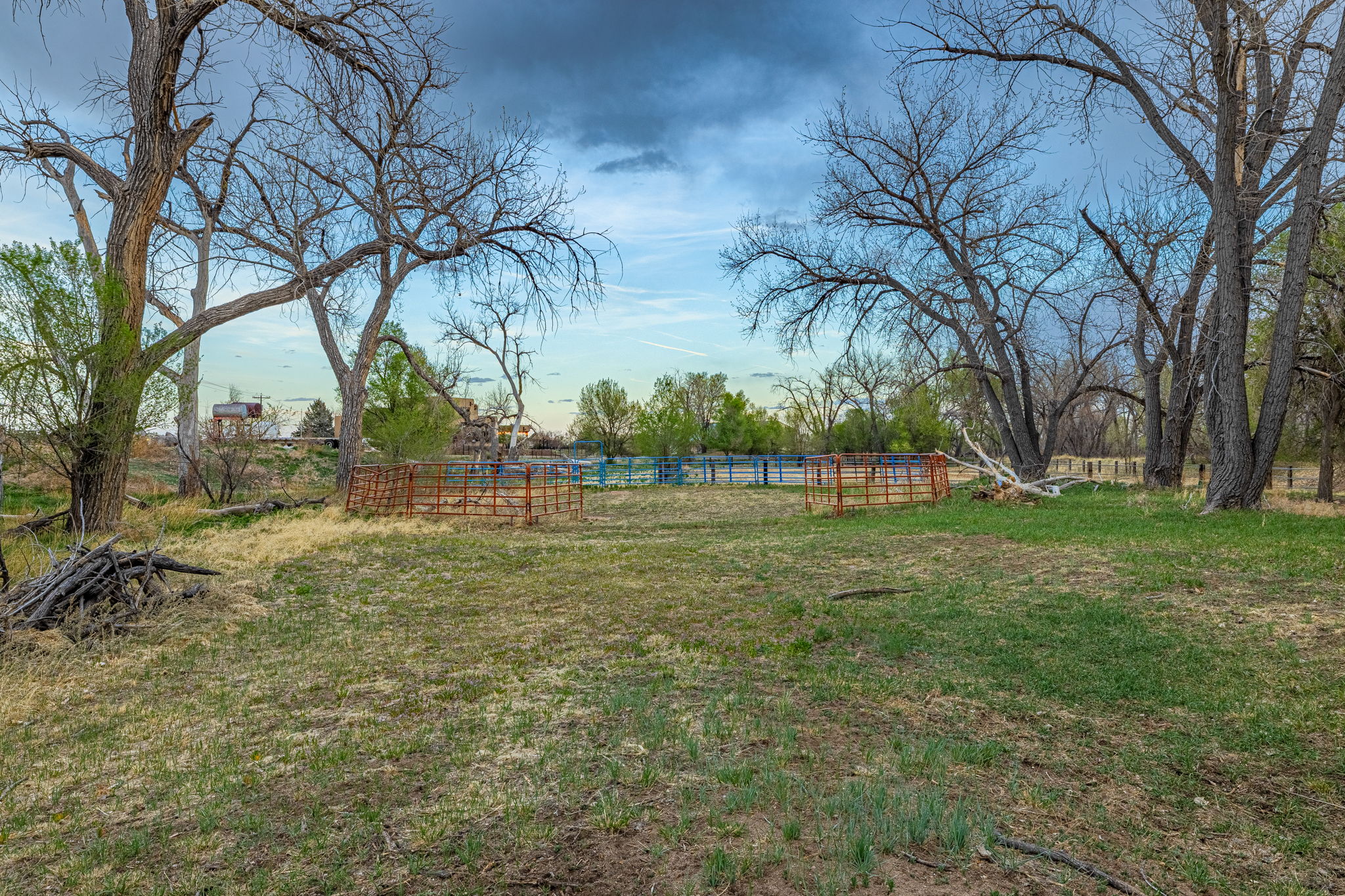  Rare creek side opportunity on 80 close-in acres - 物件實景