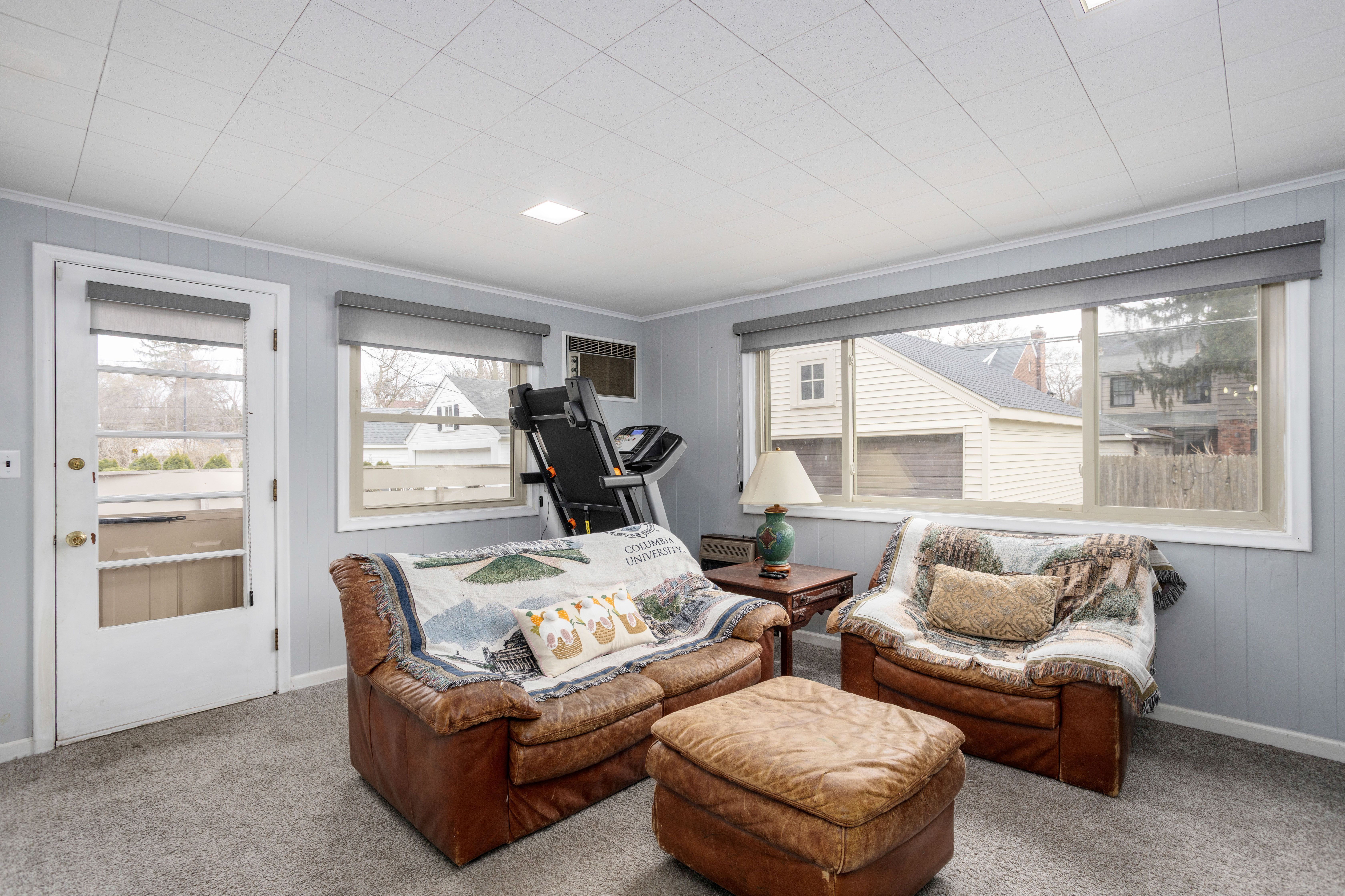 GrossePointeFarms, Michigan, 48236, United States, 3 Bedrooms Bedrooms, ,3 BathroomsBathrooms,Residential,For Sale,1806255