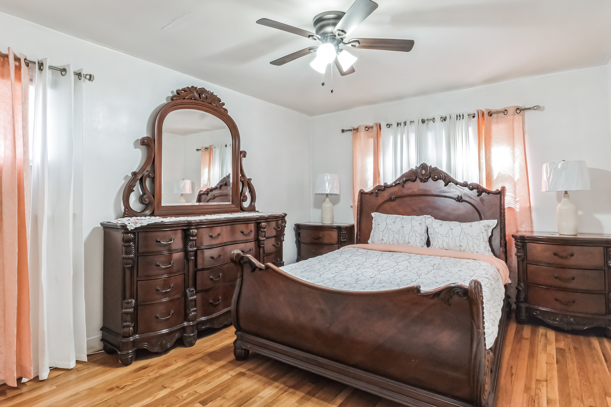 Elmwood Park, New Jersey, 07407, United States, 3 Bedrooms Bedrooms, ,2 BathroomsBathrooms,Residential,For Sale,1982757