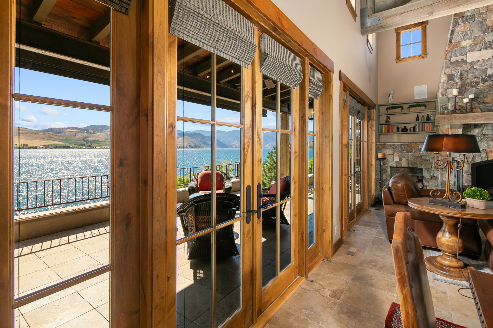  Waterfront Tuscan Estate - 物件實景