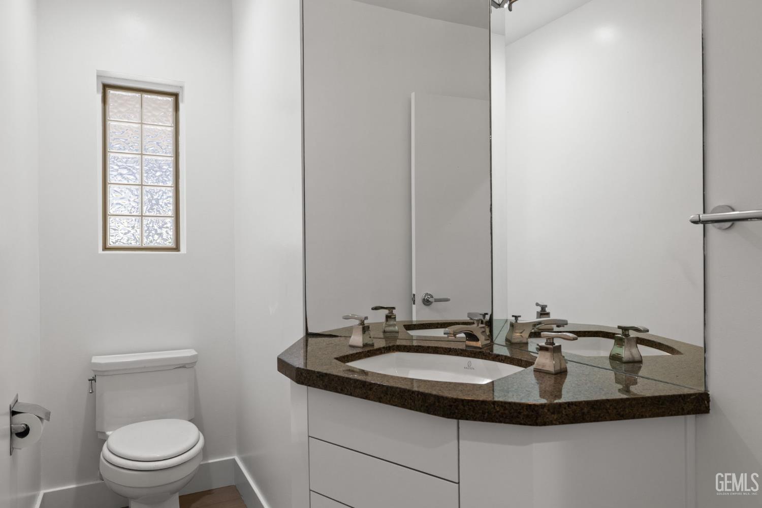 Bakersfield, California, 93301, United States, 3 Bedrooms Bedrooms, ,3 BathroomsBathrooms,Residential,For Sale,1819046