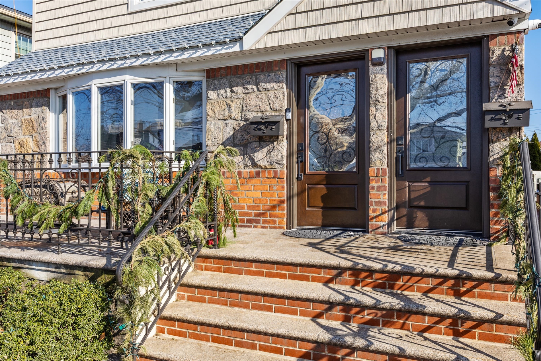 Howard Beach, New York, 11414, United States, 6 Bedrooms Bedrooms, ,2 BathroomsBathrooms,Residential,For Sale,2005661