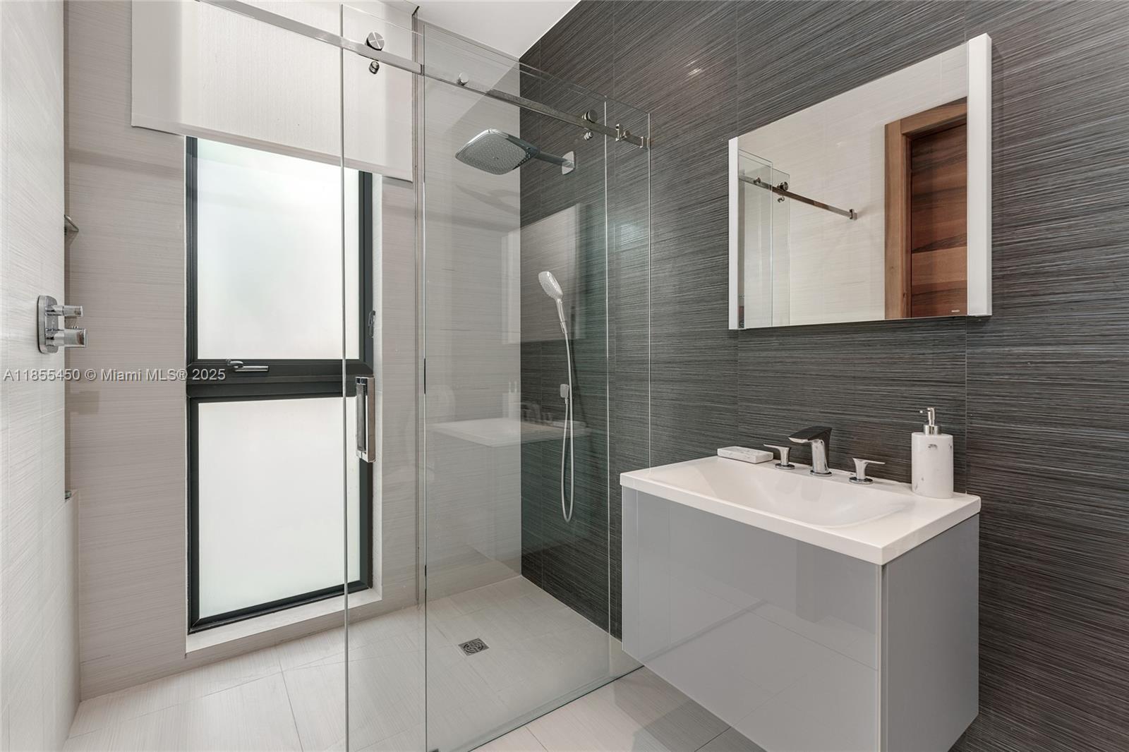 Miami Beach, Florida, 33140, United States, 5 Bedrooms Bedrooms, ,8 BathroomsBathrooms,Residential,For Sale,1918042