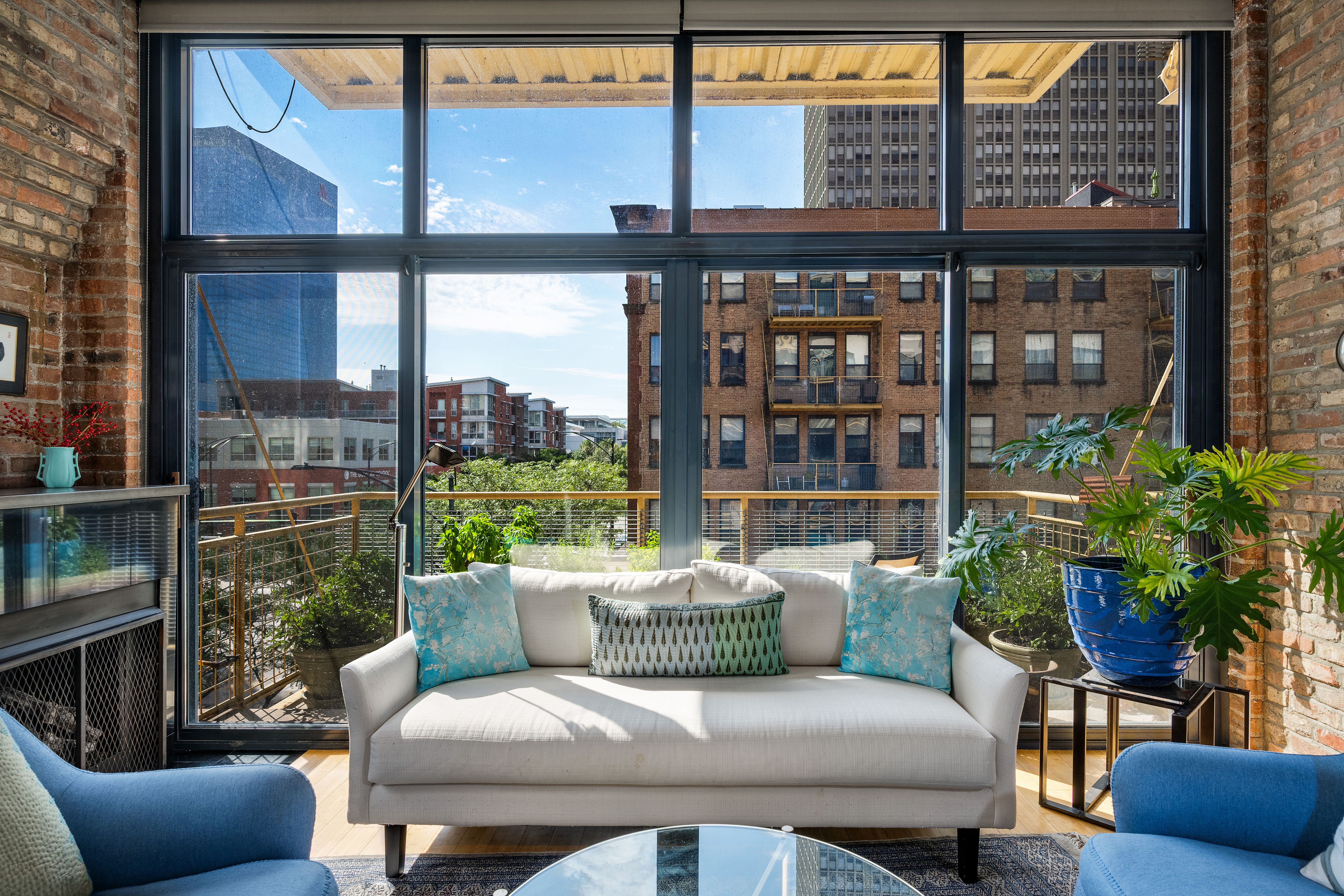  Discover the Charm of this Vibrant Southeast Corner Loft Condo - 物件實景