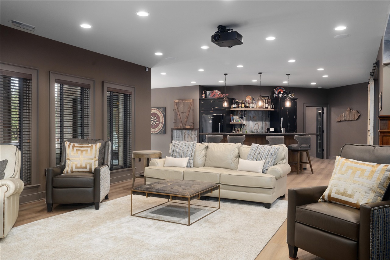 Bowling Green, Kentucky, 42103, United States, 5 Bedrooms Bedrooms, ,5 BathroomsBathrooms,Residential,For Sale,1986458