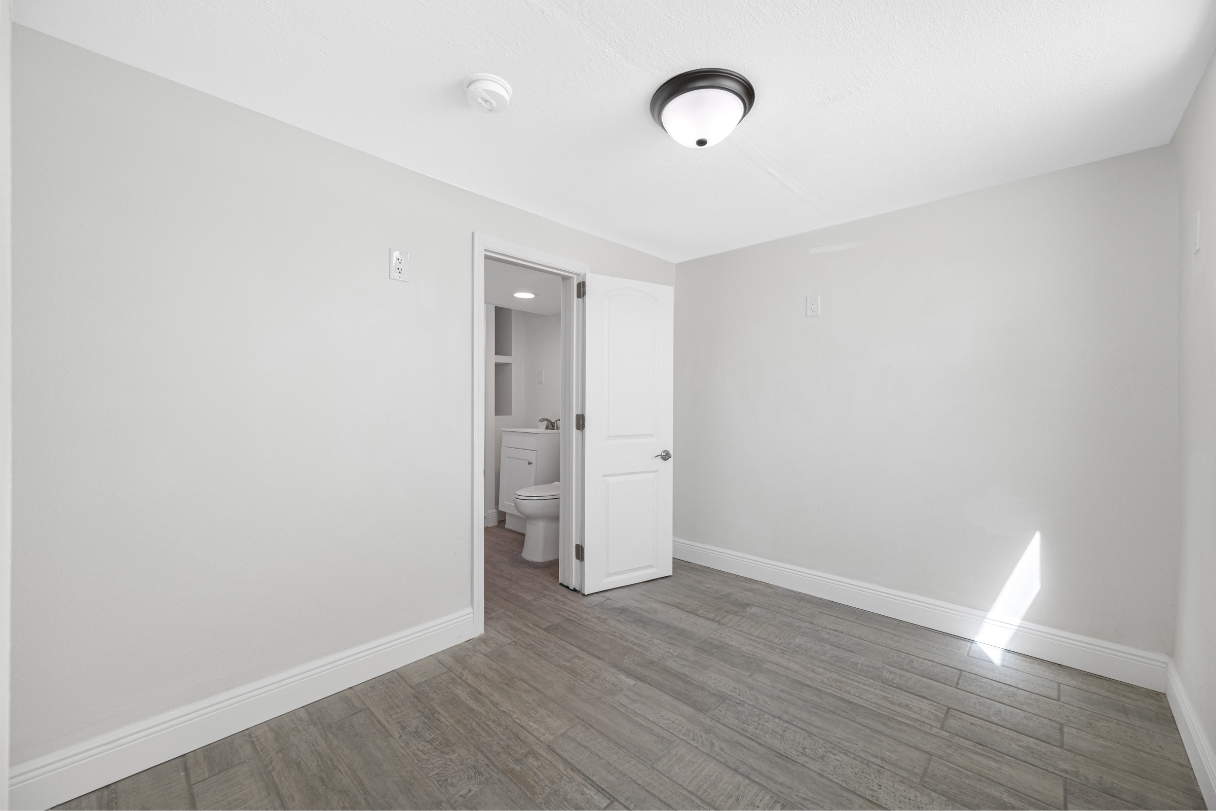 Treasure Island, Florida, 33706, United States, 3 Bedrooms Bedrooms, ,2 BathroomsBathrooms,Residential,For Sale,1983263