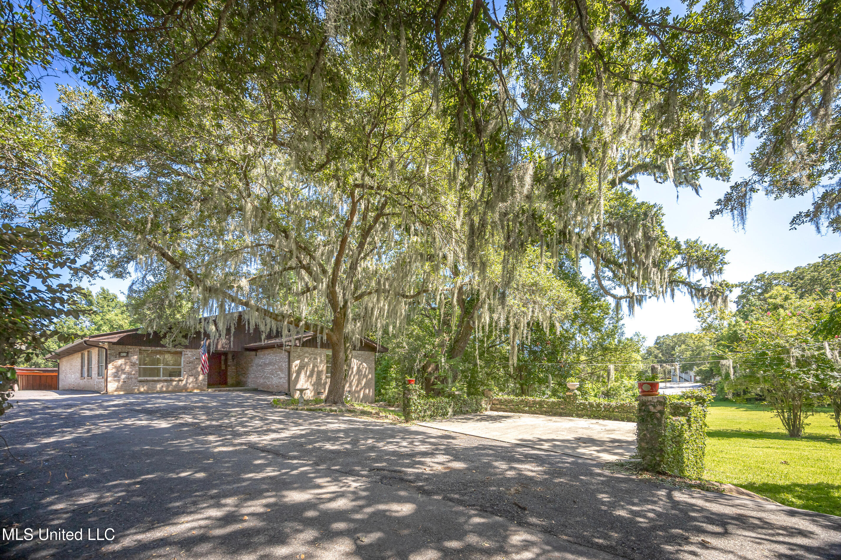 Ocean Springs, Mississippi, 39564, United States, 3 Bedrooms Bedrooms, ,3 BathroomsBathrooms,Residential,For Sale,1903607