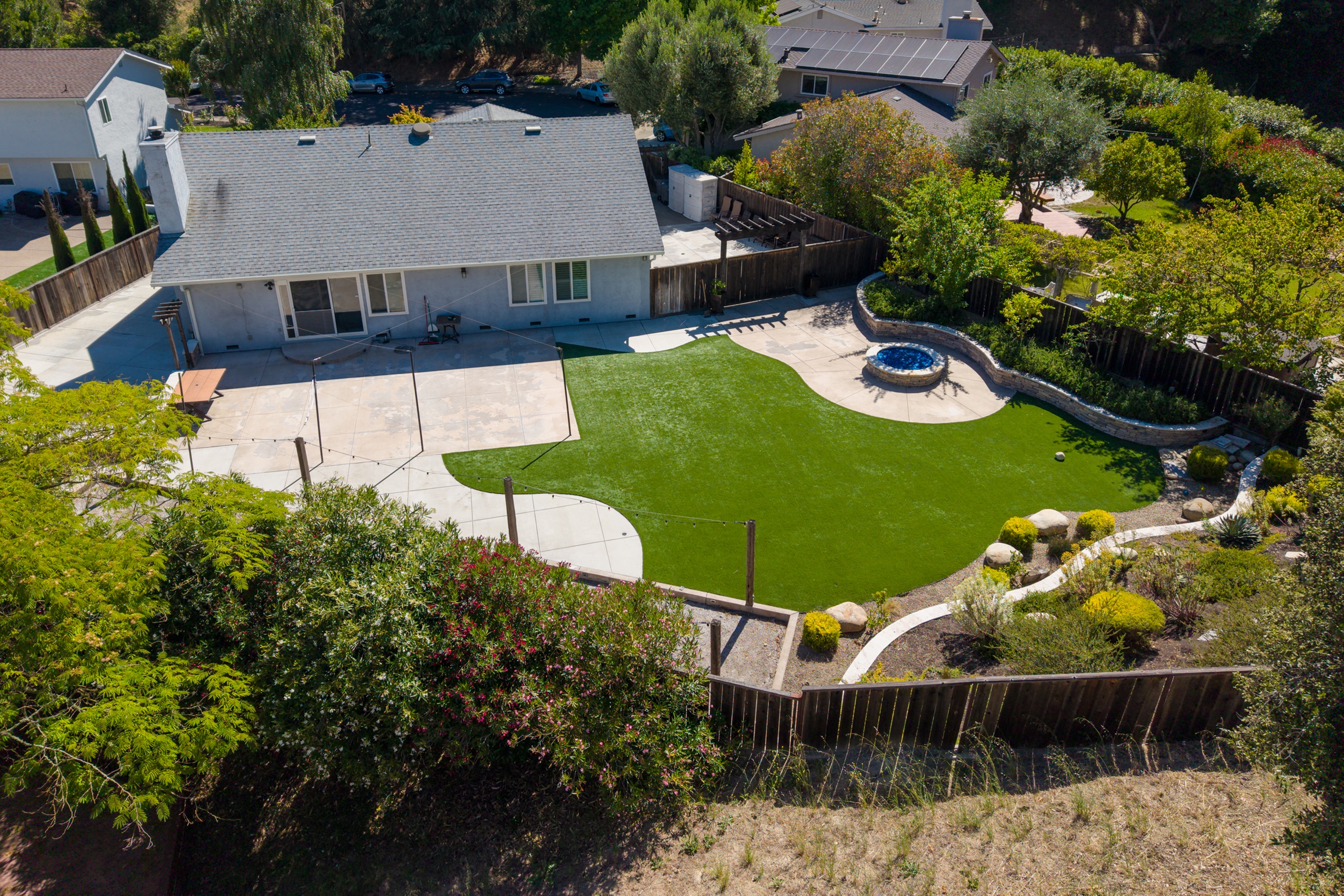  Thoughtfully Reimagined Home with Expansive Grounds and Endless Possibilities - 物件實景