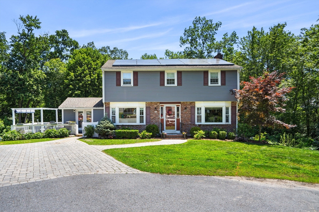 Lowell, Massachusetts, 01852, United States, 5 Bedrooms Bedrooms, ,4 BathroomsBathrooms,Residential,For Sale,1874290