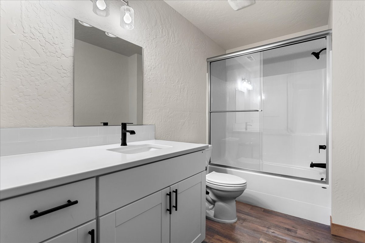 Sagle, Idaho, 83860, United States, 4 Bedrooms Bedrooms, ,3 BathroomsBathrooms,Residential,For Sale,1824083