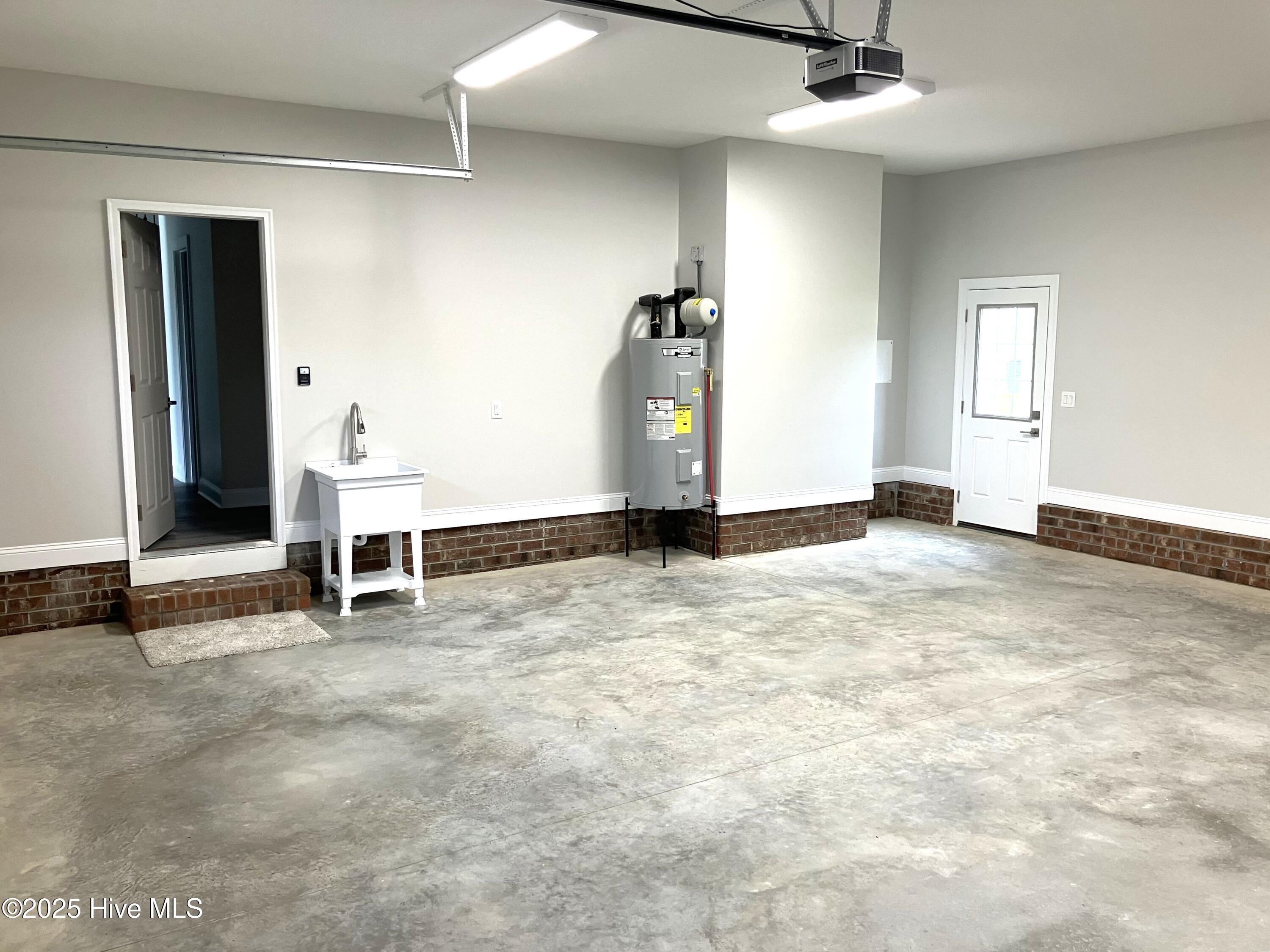 Jacksonville, North Carolina, 28546, United States, 5 Bedrooms Bedrooms, ,3 BathroomsBathrooms,Residential,For Sale,1980601