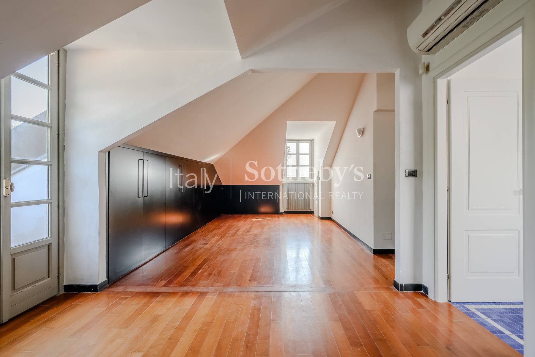  Attic apartment with terrace in an 18th-Century residence - 物件實景