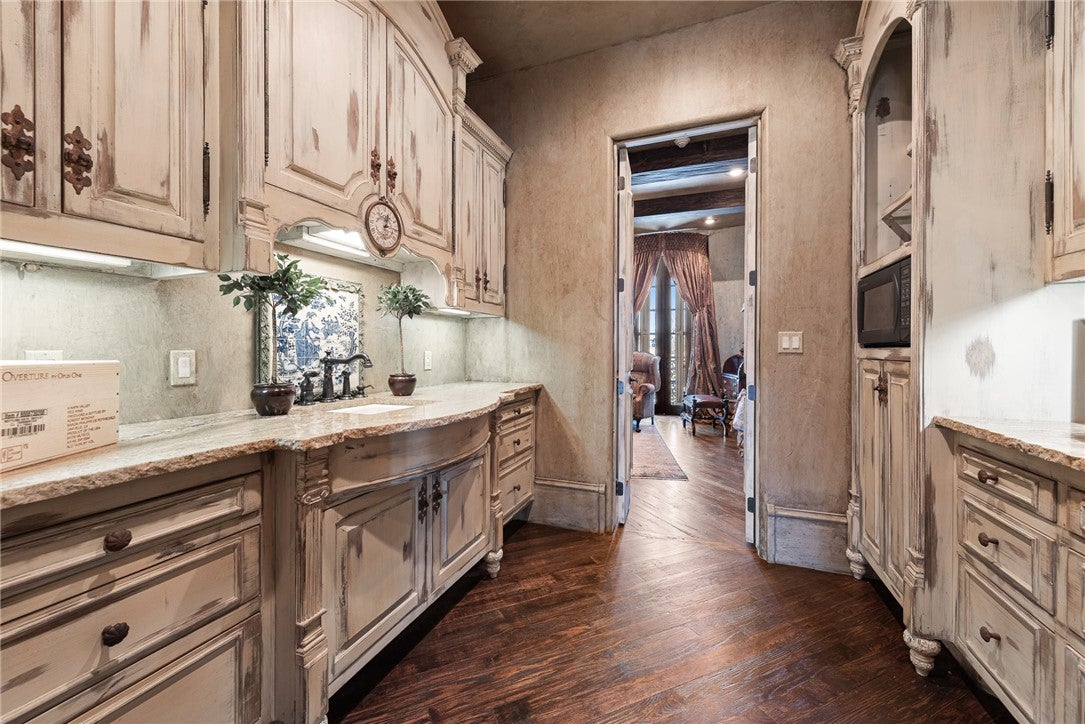 Rogers, Arkansas, 72758, United States, 5 Bedrooms Bedrooms, ,9 BathroomsBathrooms,Residential,For Sale,2003084