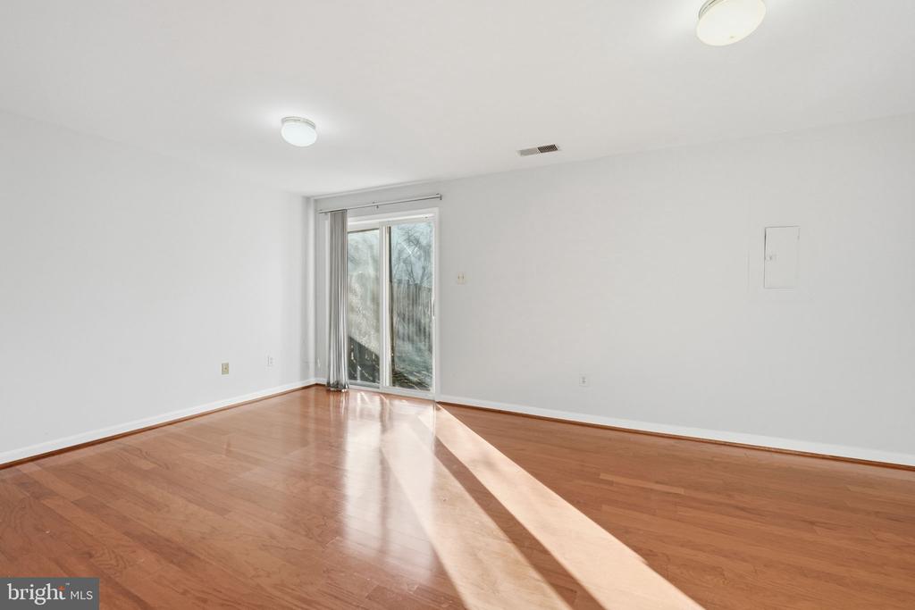 Sterling, Virginia, 20166, United States, 3 Bedrooms Bedrooms, ,3 BathroomsBathrooms,Residential,For Sale,2010365