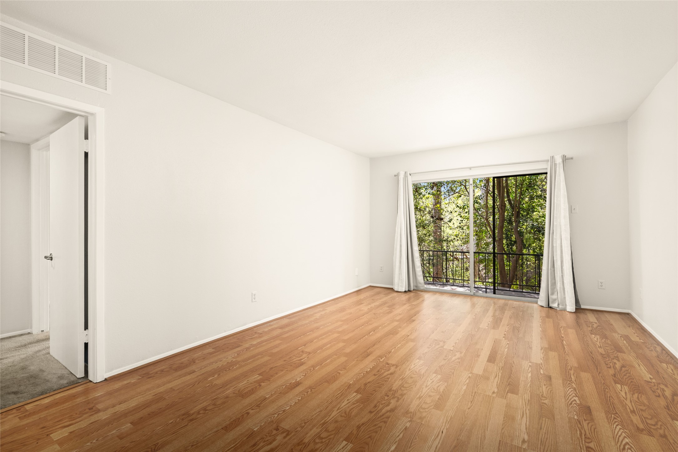  2238 S Piney Point Road #102 - 物件實景