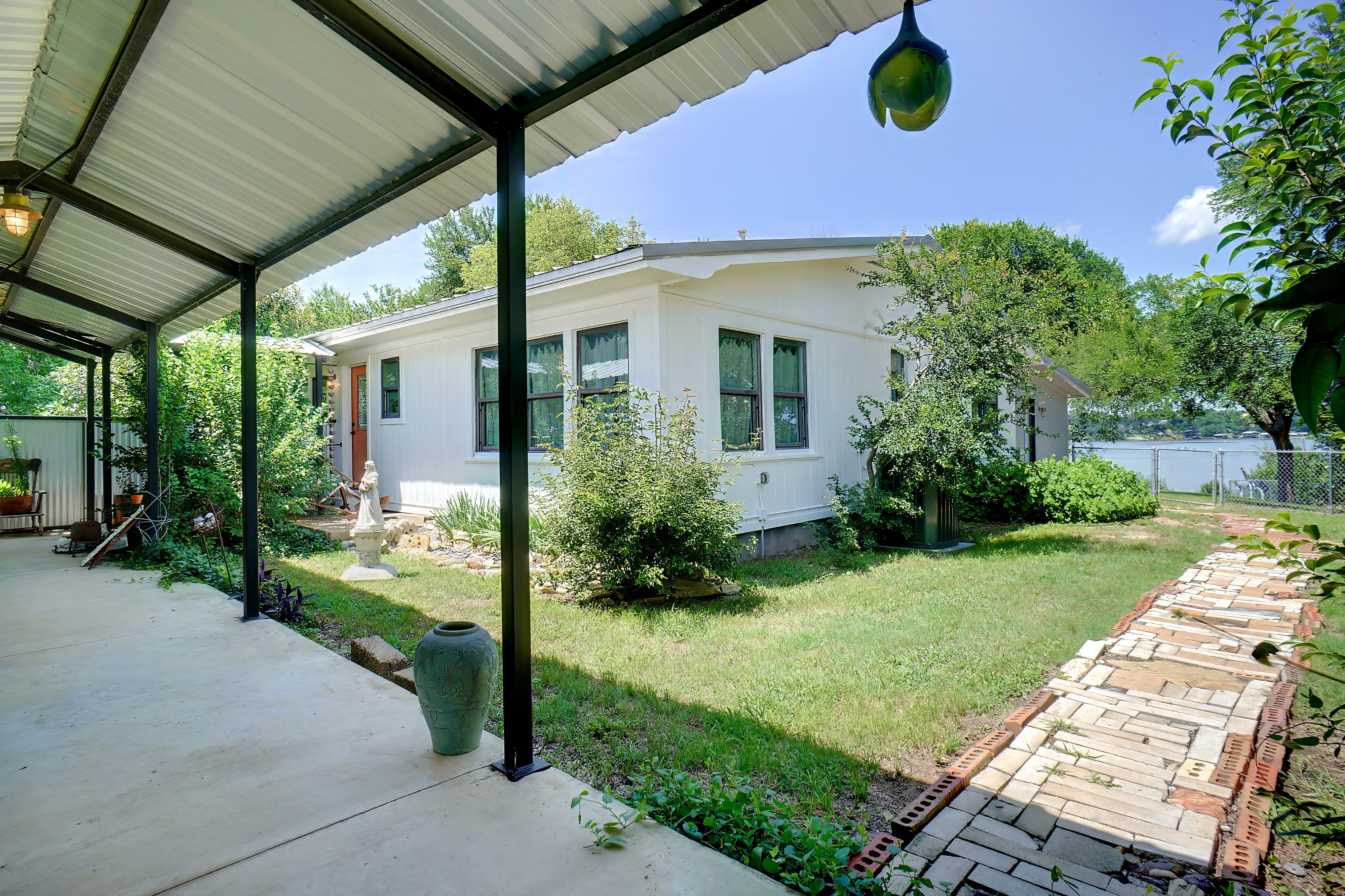 Lake Bridgeport, Texas, 76426, United States, 3 Bedrooms Bedrooms, ,3 BathroomsBathrooms,Residential,For Sale,1989947