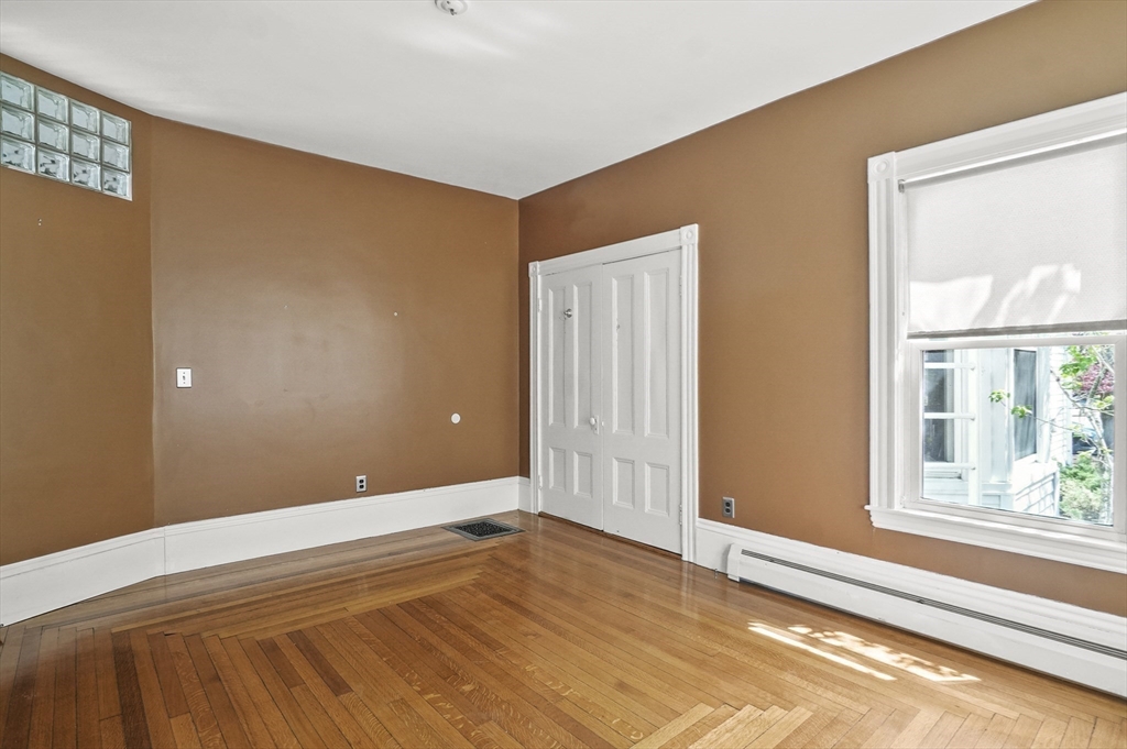 Waltham, Massachusetts, 02453, United States, 10 Bedrooms Bedrooms, ,5 BathroomsBathrooms,Residential,For Sale,1986333