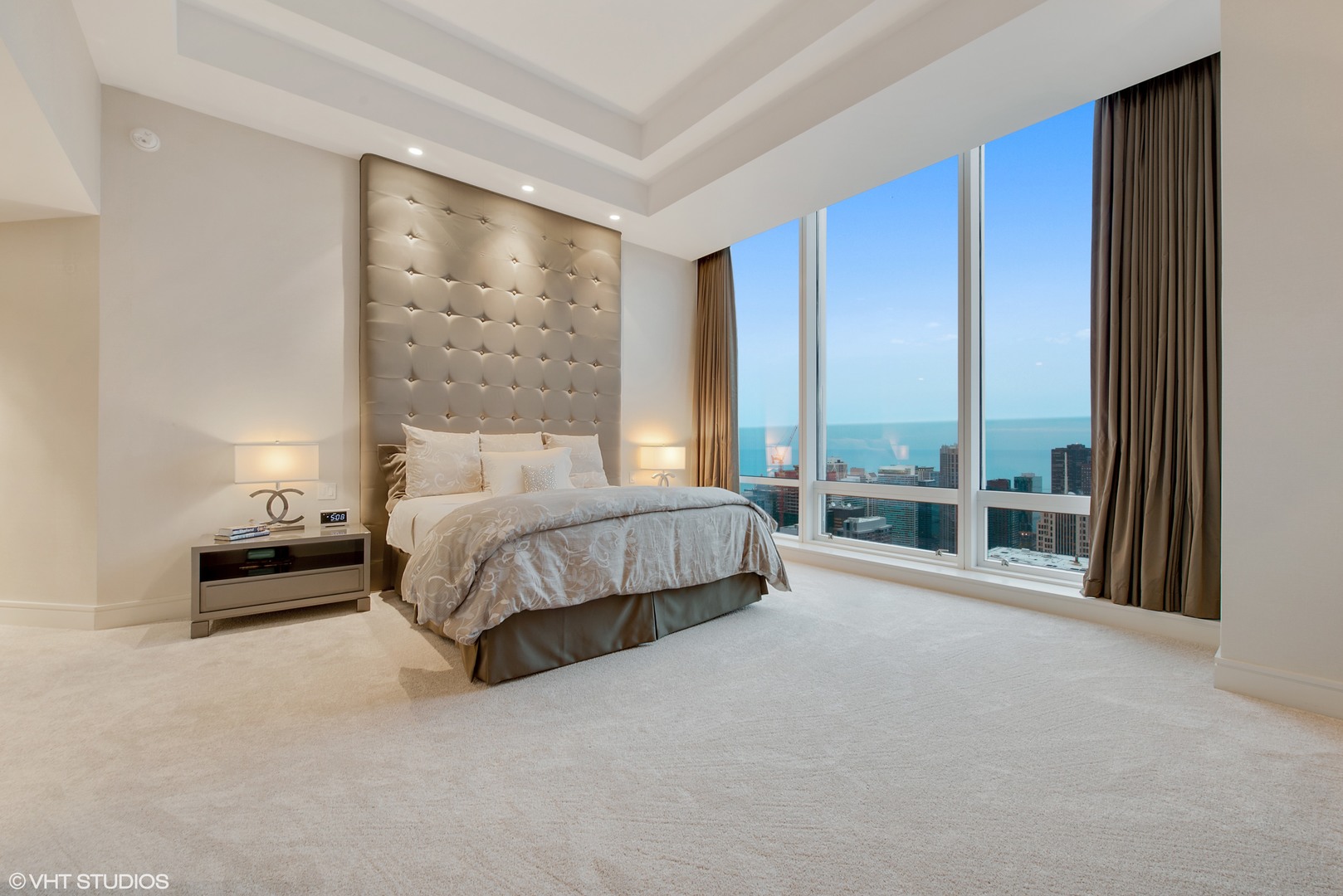 Chicago, Illinois, 60611, United States, 3 Bedrooms Bedrooms, ,5 BathroomsBathrooms,Residential,For Sale,1940943