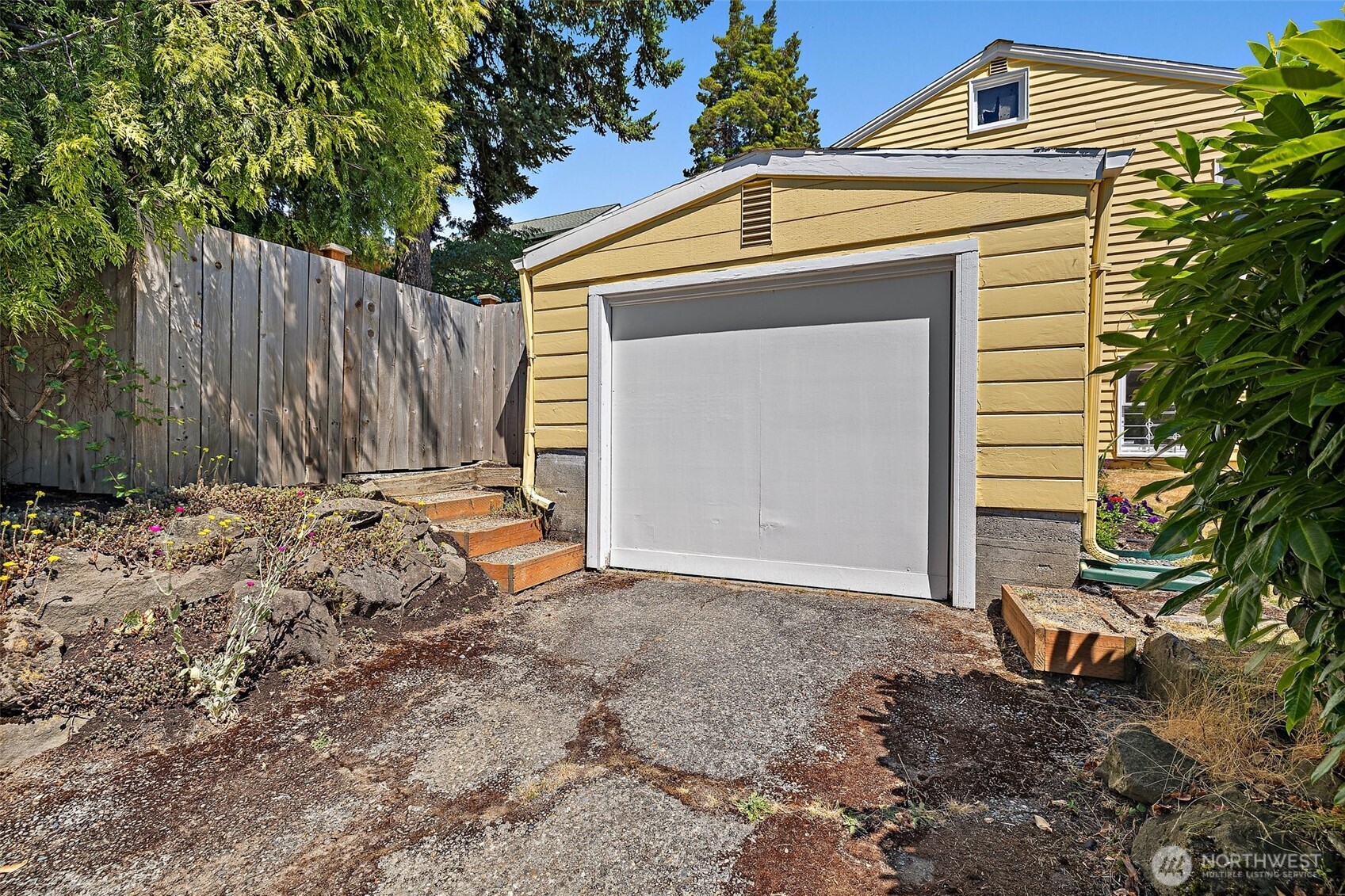 Seattle, Washington, 98199, United States, 2 Bedrooms Bedrooms, ,1 BathroomBathrooms,Residential,For Sale,1882851