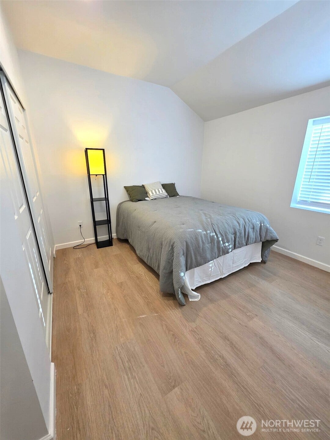 Shoreline, Washington, 98133, United States, 3 Bedrooms Bedrooms, ,2 BathroomsBathrooms,Residential,For Sale,1976952