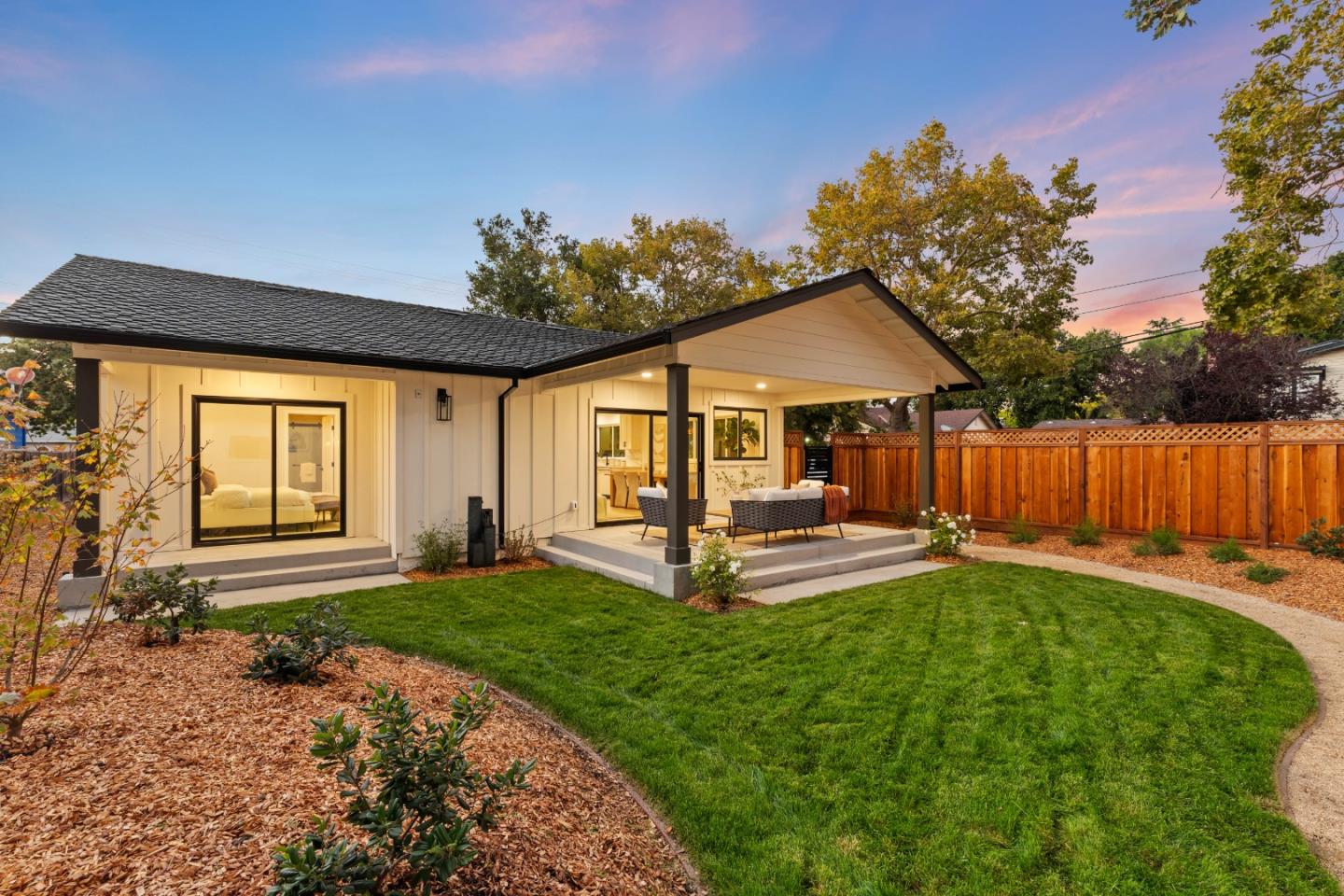Redwood City, California, 94062, United States, 4 Bedrooms Bedrooms, ,4 BathroomsBathrooms,Residential,For Sale,1950985