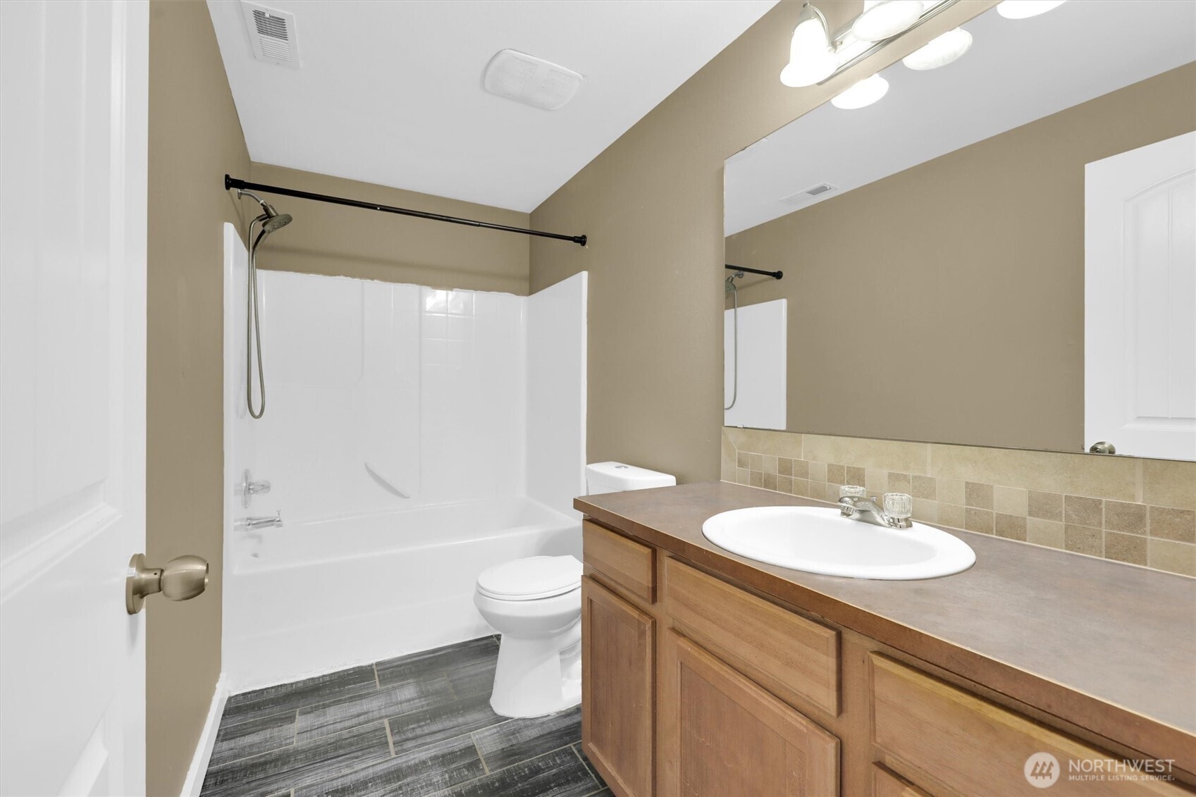 Puyallup, Washington, 98375, United States, 4 Bedrooms Bedrooms, ,3 BathroomsBathrooms,Residential,For Sale,1983972