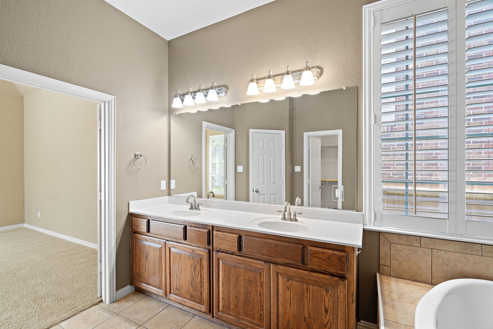 Fort Worth, Texas, 76244, United States, 4 Bedrooms Bedrooms, ,4 BathroomsBathrooms,Residential,For Sale,1901219
