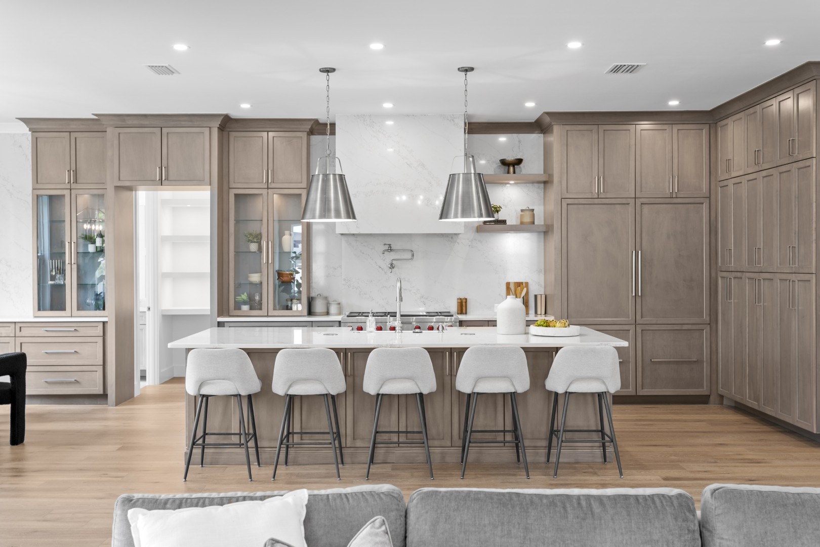 Tampa, Florida, 33611, United States, 6 Bedrooms Bedrooms, ,6 BathroomsBathrooms,Residential,For Sale,1981634