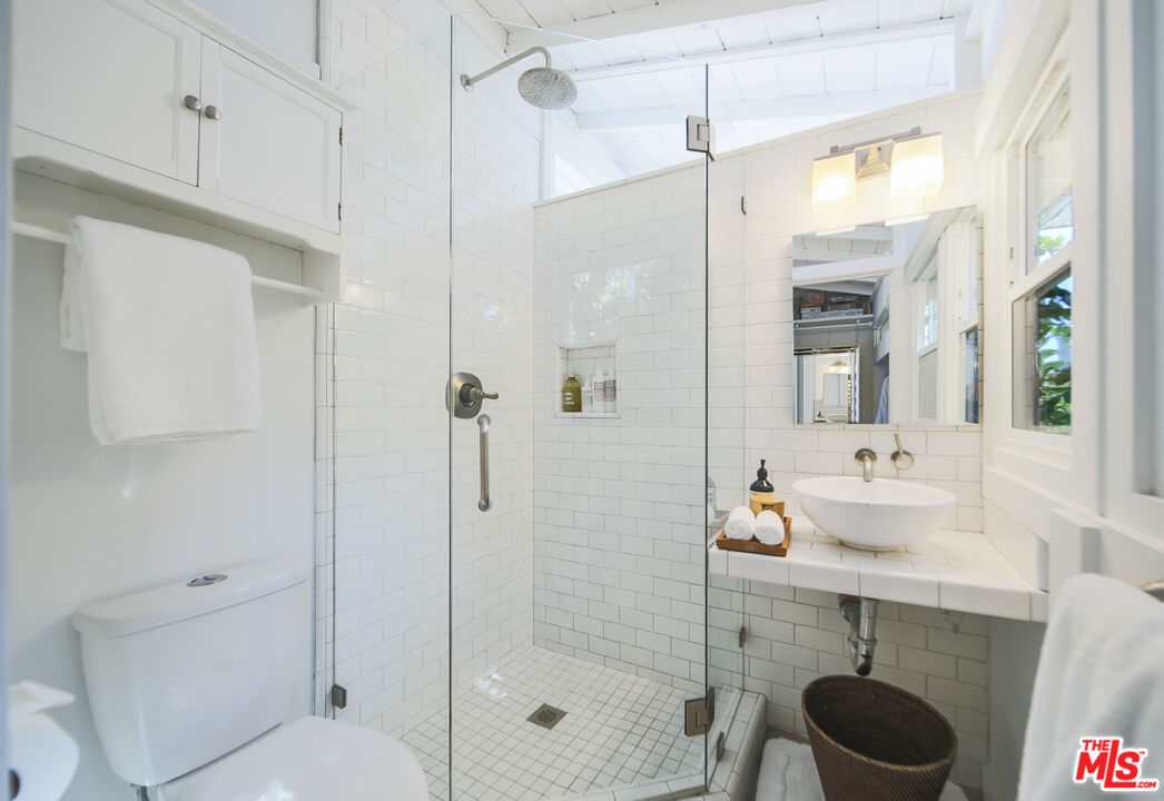 Malibu, California, 90265, United States, 3 Bedrooms Bedrooms, ,2 BathroomsBathrooms,Residential,For Sale,1992051