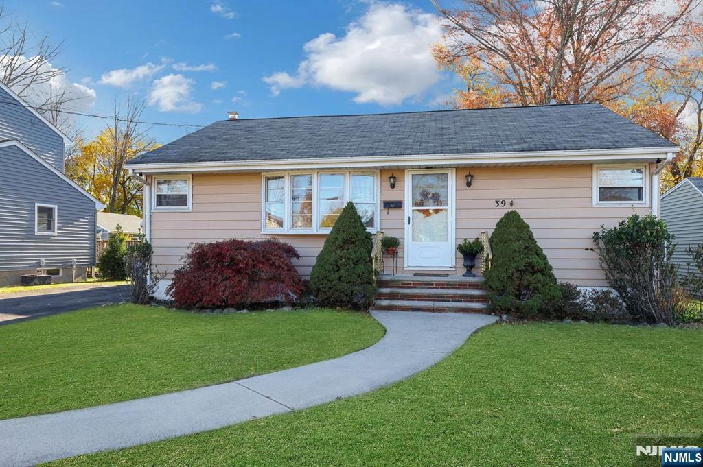 Oakland, New Jersey, 07436, United States, 2 Bedrooms Bedrooms, ,2 BathroomsBathrooms,Residential,For Sale,1988173