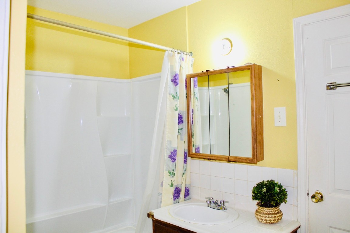 Austin, Texas, 78702, United States, 3 Bedrooms Bedrooms, ,1 BathroomBathrooms,Residential,For Sale,1901292