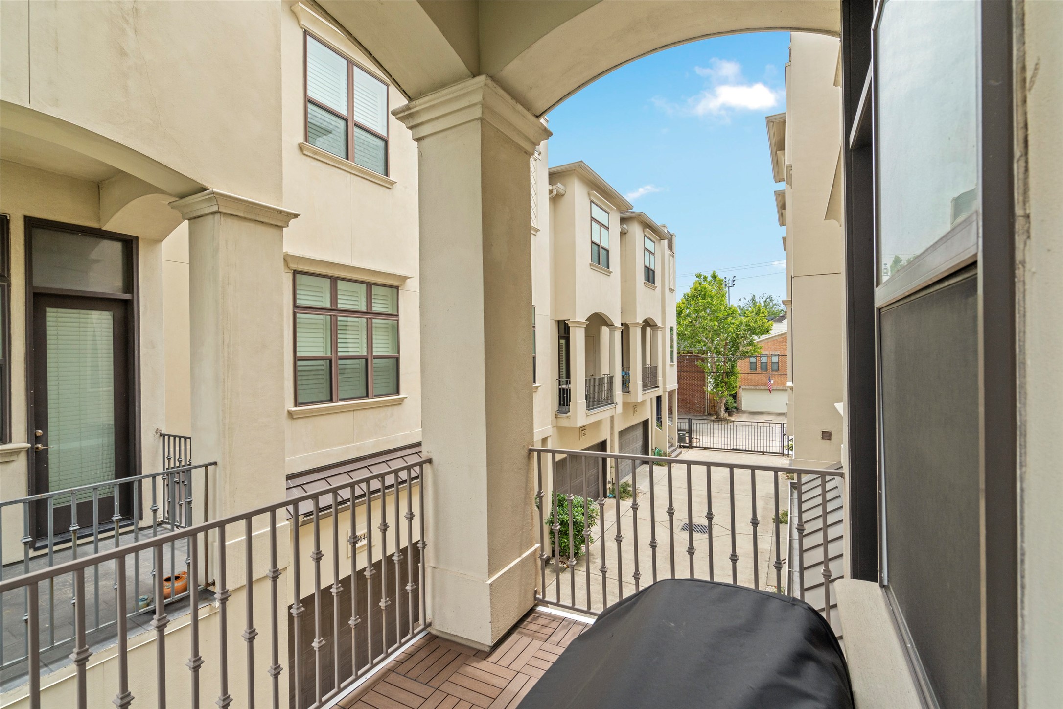  5646 Larkin Street - 物件實景