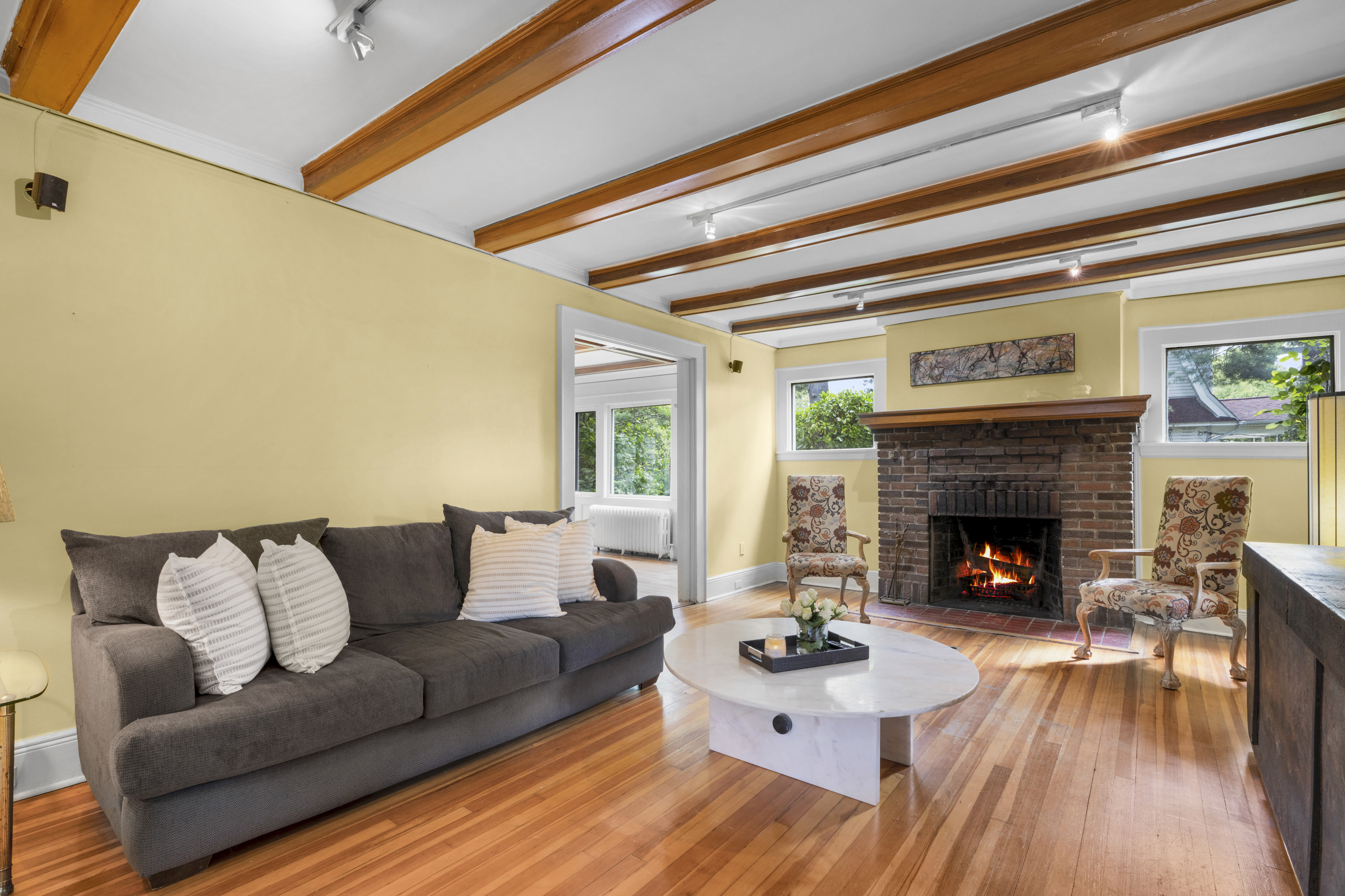  Classic New Rochelle Colonial - 物件實景