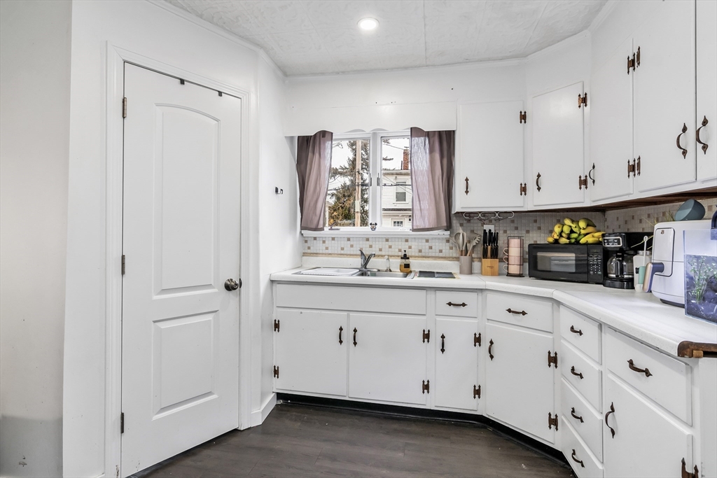 Haverhill, Massachusetts, 01830, United States, 5 Bedrooms Bedrooms, ,3 BathroomsBathrooms,Residential,For Sale,1990407