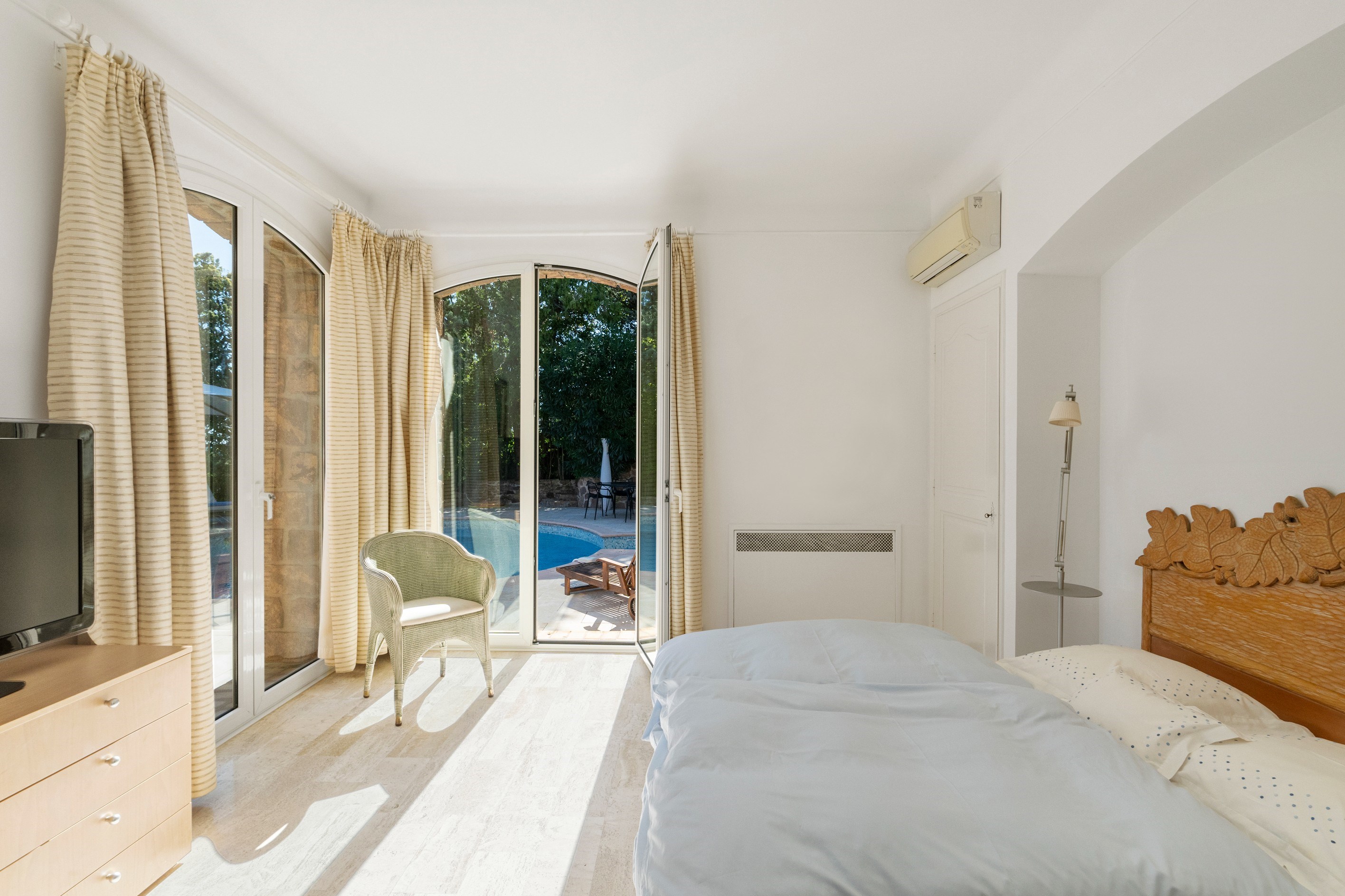   Theoule-sur-Mer luxury seafront villa direct sea access infinity pool 300 sq… - 物件實景