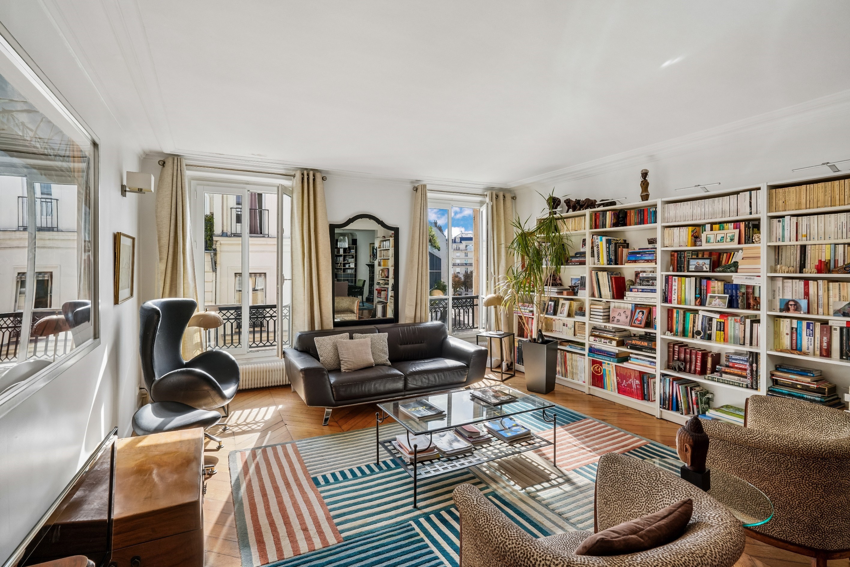  CHAMPS-ÉLYSÉES – MATIGNON - HAUSSMANNIAN ELEGANCE IN A 2 BEDROOM HAVEN - 物件實景