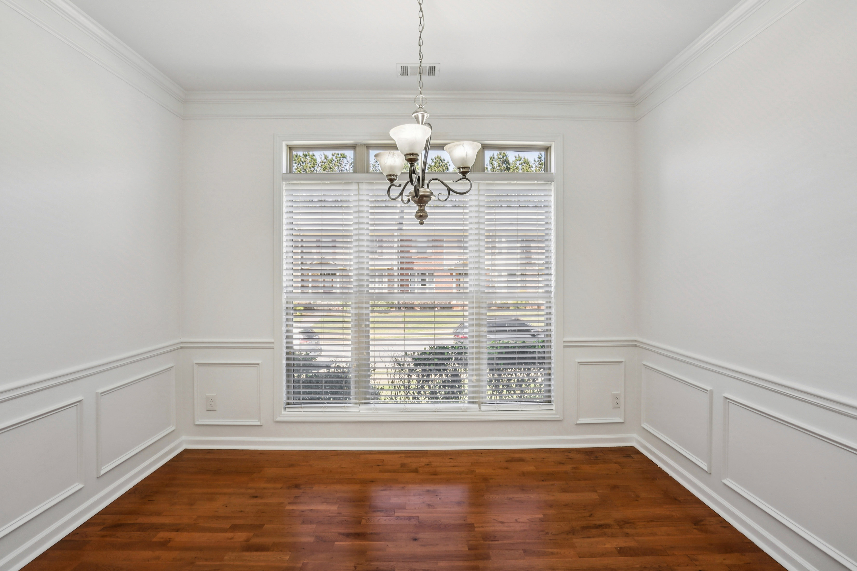  Spacious Three Level Townhome in the Desirable Thorncrest Community - 物件實景