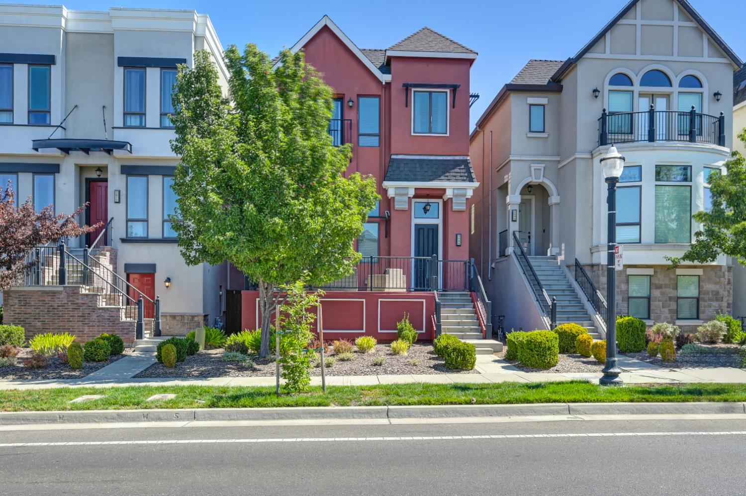 Sacramento, California, 95818, United States, 3 Bedrooms Bedrooms, ,3 BathroomsBathrooms,Residential,For Sale,1988052