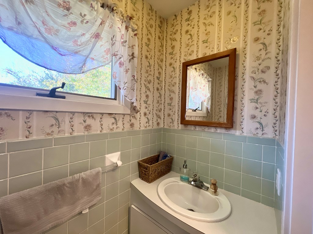 Onancock, Virginia, 23417, United States, 2 Bedrooms Bedrooms, ,2 BathroomsBathrooms,Residential,For Sale,1971701
