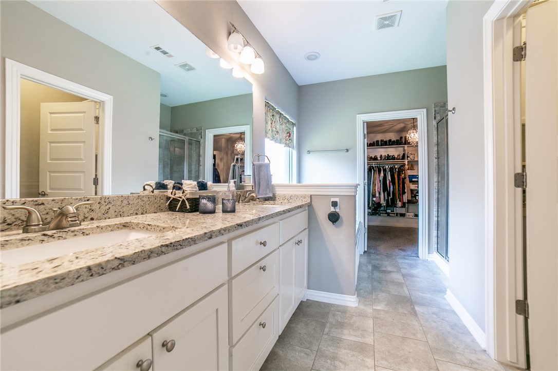 Fayetteville, Arkansas, 72701, United States, 4 Bedrooms Bedrooms, ,3 BathroomsBathrooms,Residential,For Sale,1874456