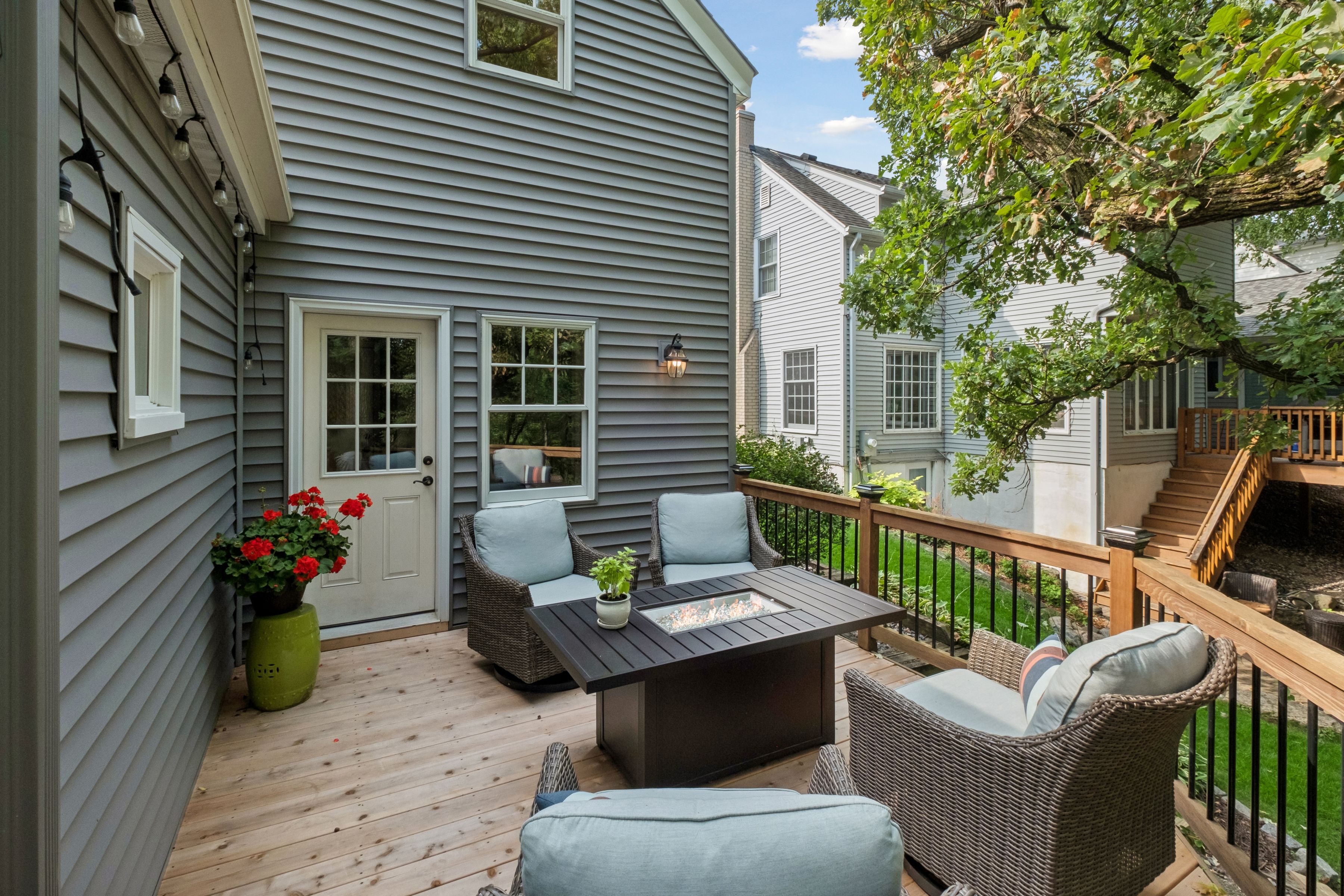  Timeless Colonial Along Minnehaha Creek - 物件實景