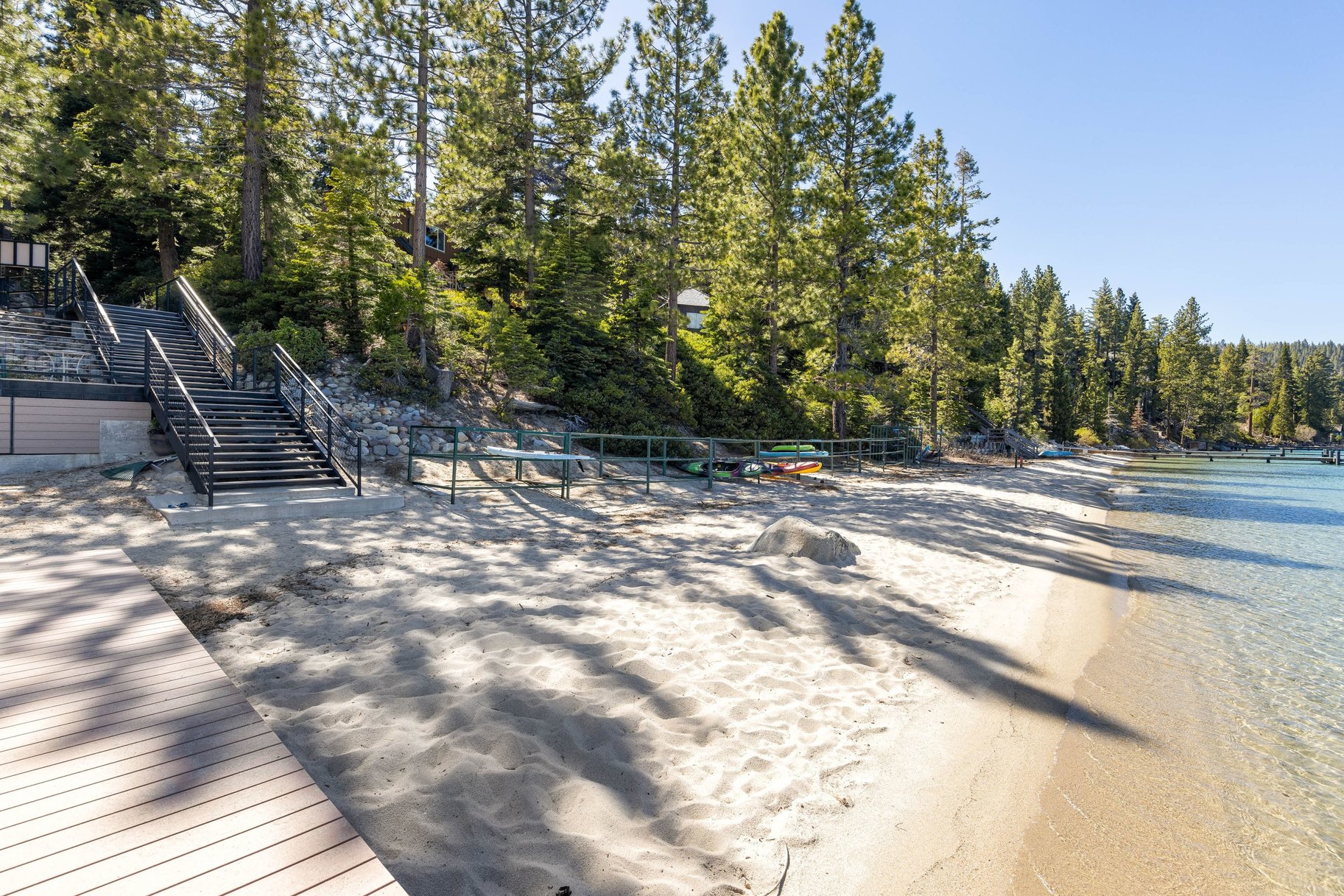  Lake Tahoe Sanctuary with HOA Pier, Beach, and Buoy Field - 物件實景