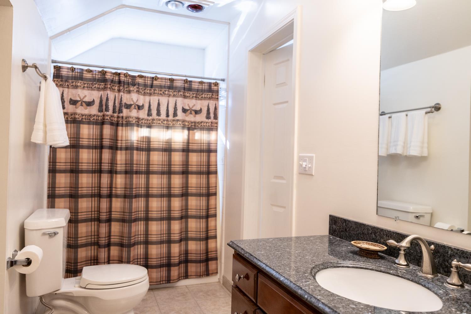 Yosemite West, California, 95389, United States, 5 Bedrooms Bedrooms, ,4 BathroomsBathrooms,Residential,For Sale,2005695